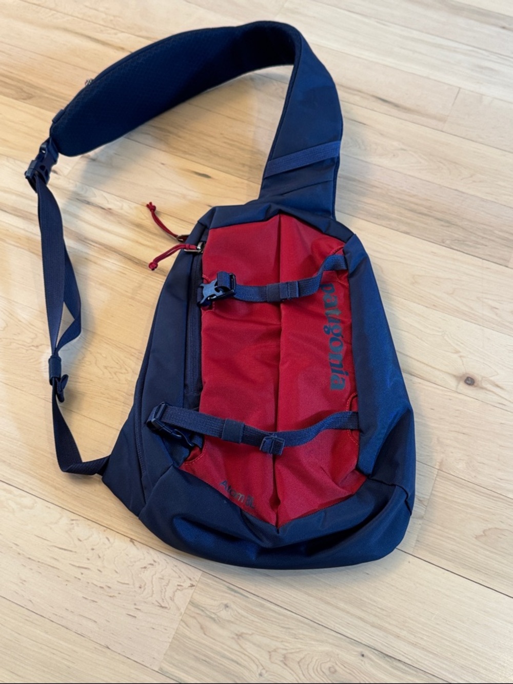 Patagonia Atom 8L Classic Red/ Blue Crossbody Sling Bag Backpack Hiking Travel